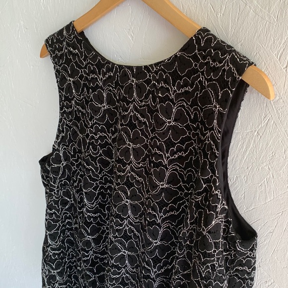 Elle laced Tank Top - Picture 5 of 10